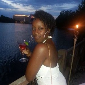 Meet your Posher, Shena